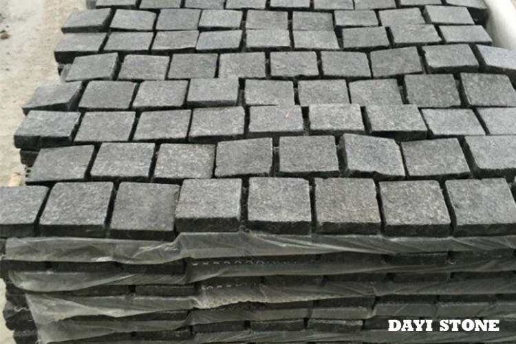 Cubes on Net Black Natural Stone Basalt G684 Top flamed edges split bottom sawn 90x45x3cm - Dayi Stone